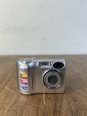 Nikon Coolpix 5600 5.1MP Digital Camera Point & Shoot CCD Digicam