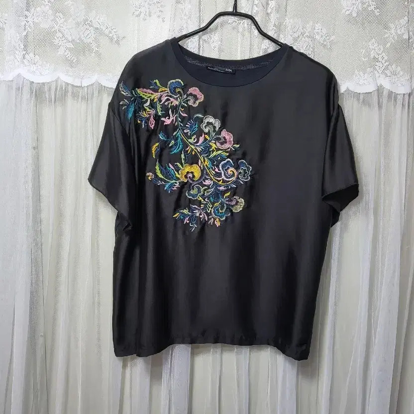Zara W/B Line Floral Embroidered Short Sleeve T-Shirt thumbnail 5