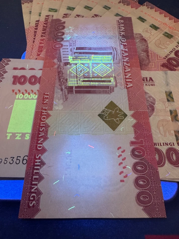 Nuevo Billete Tanzania 10000 chelines 2025 moneda circulada, P-44, UV PASS Foto 2 de 4