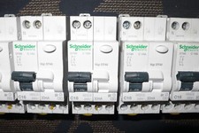 DISJONCTEUR A9N21025 DIFFERENTIEL A9N21454 SCHNEIDER ELECTRIC 16A 30mA A, SI, 2P