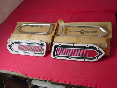 Nuevo de Lote Antiguo 1970 Plymouth Satellite Belvedere Luz Trasera y Bisel Cromado Par Derecha y Derecha - Imagen 1 de 12