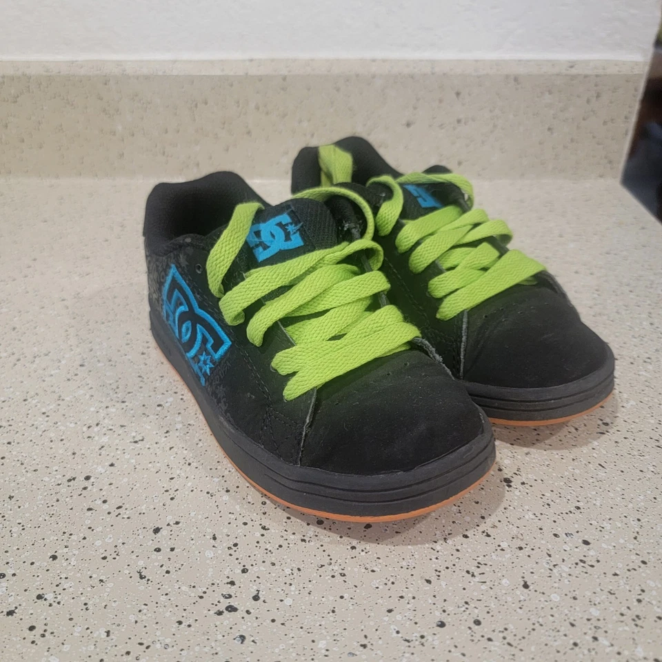   Zapato de skate DC Kids (jóvenes), negro/azul/verde, talla 13,5 años Foto 2 de 4