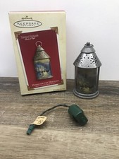 Hallmark Keepsake Ornament Thomas Kinkade 2003 Home For The Holidays Lights Up