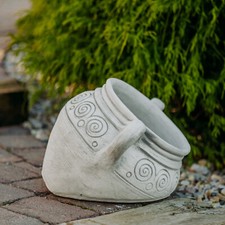 Steinfigur Amphore mit Relief Pflanzgefäß H. 30 cm, 8 Liter, 15 kg, frostsicher
