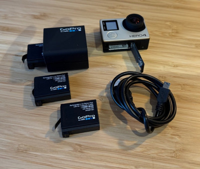 GoPro HERO4 mit 3 Batterien und Ladegerät (USB)