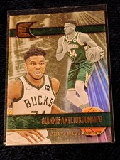 2021-22 Panini Chronicles Essentials Basketball - #303 Giannis Antetokounmpo 