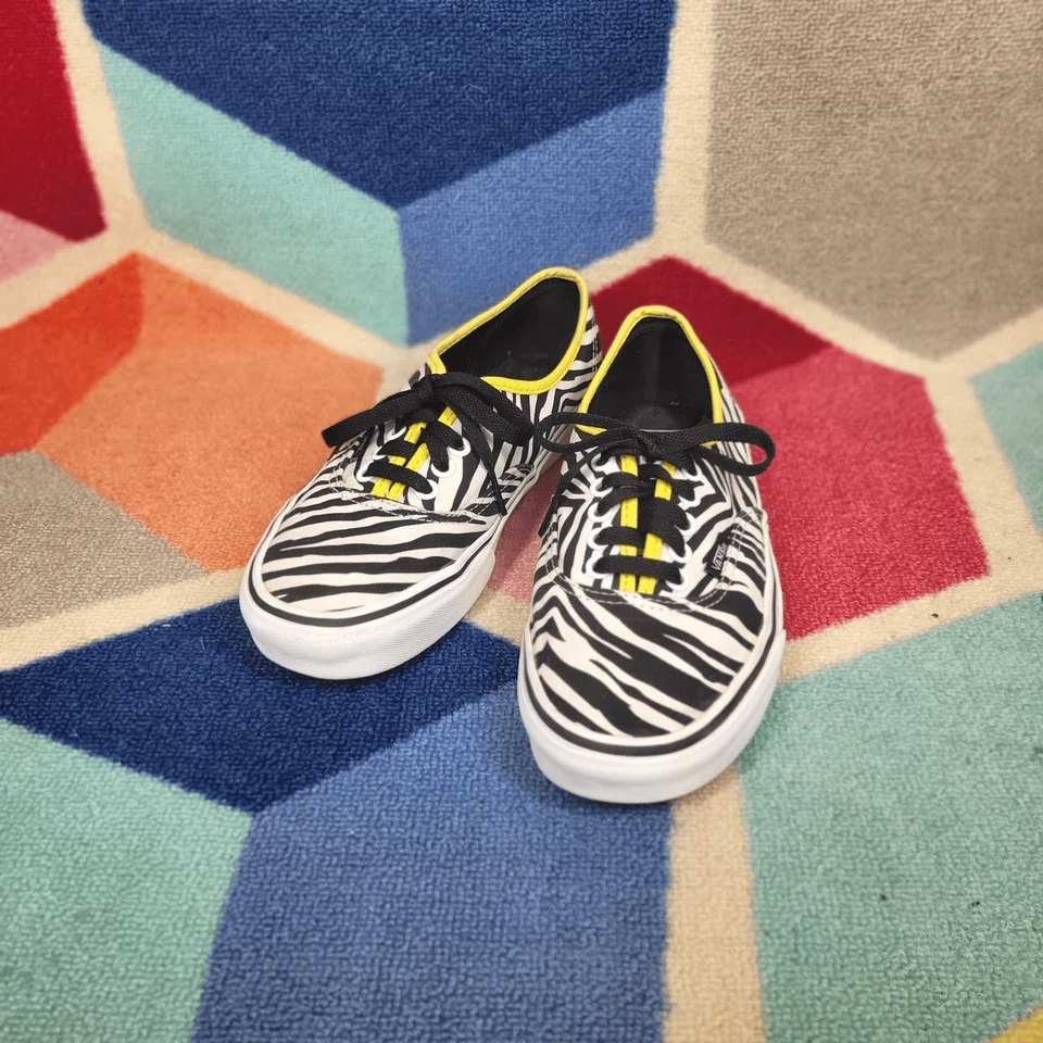 Zapatos para mujer Vans Zebra con estampado animal [talla 8] tops bajos con cordones con ribete amarillo Foto 2 de 4
