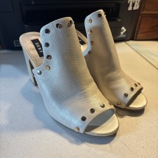 DKNY PREOWNED HESTER MULE IVORY AND GOLD 8M LEATHER