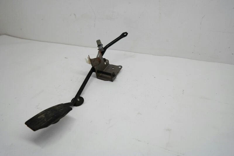 2000 Isuzu Vehicross Accelerator Gas Throttle Pedal  - Image 3 of 4