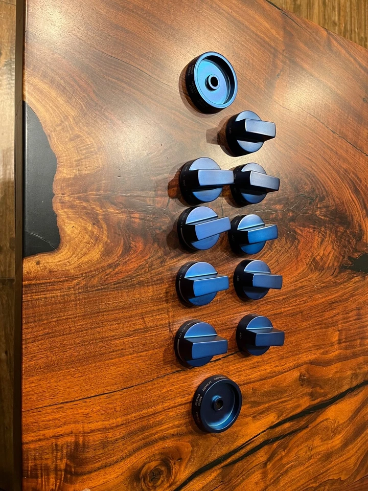 Thermador Professional Metallic Blue Knob Kit for Pro Harmony Ranges - PAKNOBLUW - Image 2 of 3