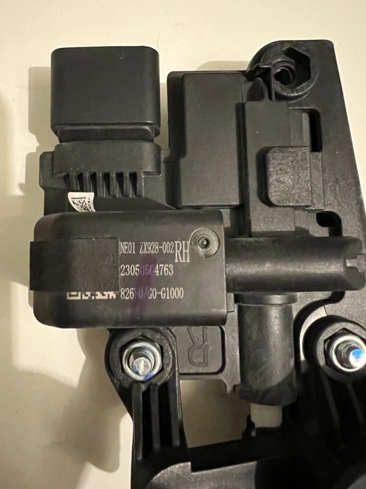 Manija de puerta trasera derecha Hyundai Ioniq 5 2022-2024 negra OEM 82650-GI200 Foto 2 de 4