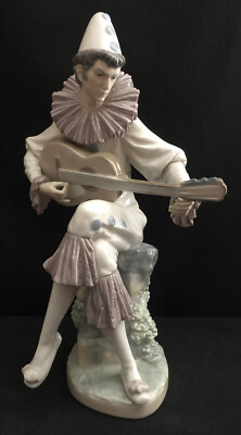 LLADRO 4923 SERIOUS CLOWN JESTER PIERROT HARLEQUIN PLAYING GUITAR FIGURINE