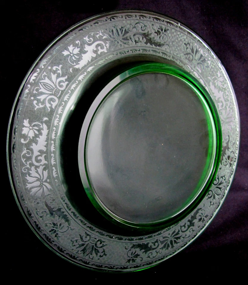 ANTIQUE~ETCHED~ROYAL#273~FOSTORIA GLASS~CLEAR GREEN~8 1/2" LUNCH PLATE~EXCELLENT - Image 3 of 4