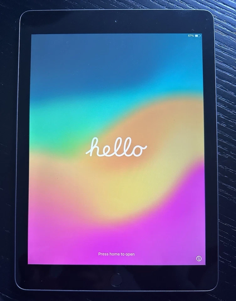 Apple iPad 6.Gen. 32GB, WiFi (Ohne Simlock), 9.7 Zoll - Space Grau