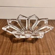 Vannes-le-Châtel France Crystal Centerpiece Bowl 15” Starburst Petal Design