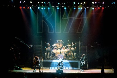 Ace FREHLEY Gene SIMMONS Paul STANLEY Peter CRISS KISS L R Gene Si- Old Photo 1
