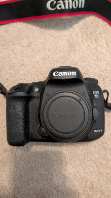 Canon EOS 7D Mark II Digital SLR Camera Body 20.2MP Black w/ Strap Manual Box