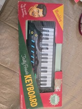 Kids Electronic Keyboard With Microphone WEMBLEY Brand NEEDS 4 AA BATTERIES