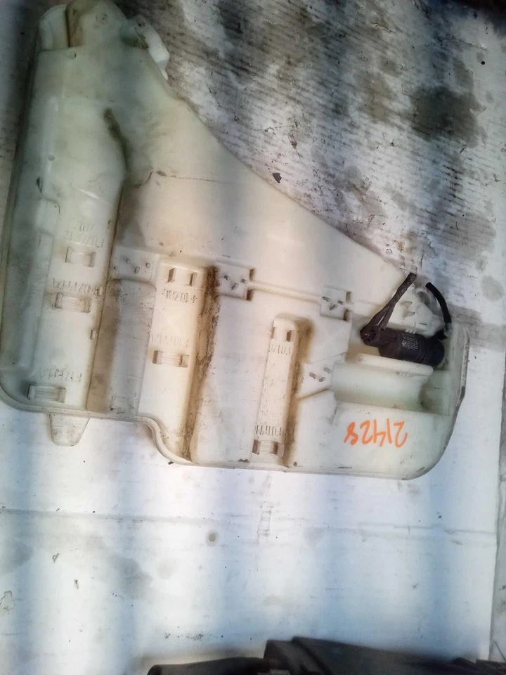 2012 BMW 750I Washer Fluid Reservoir OEM 61667178746 127K Miles Foto 2 de 3