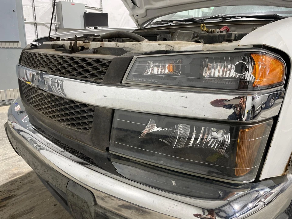 04-12 Colorado Grille chrome Chrome Bubbling **Emblem Gone** Foto 4 de 4