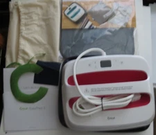 Cricut Raspberry 12"x10" EasyPress 2 with extras: 12" x!2" Pressing Pad & Cover