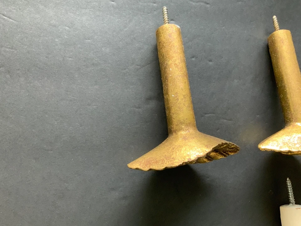 Set of Antique Painted Bin Dresser Drawer Pulls lot of 6 (4 gold 2 white) - Image 4 of 4