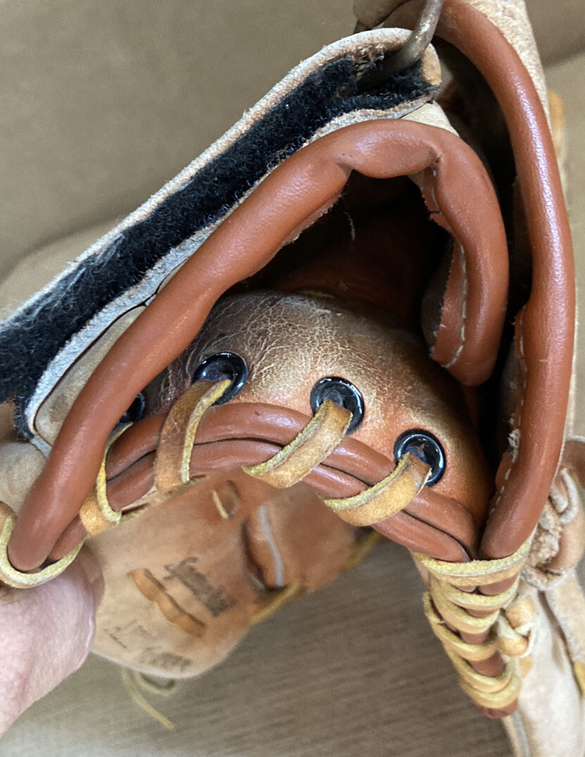 Gant de baseball en cuir Wilson A2120 LH signature RHT modèle Kevin McReynolds m Gant de baseball en cuir Wilson A2120 LH signature RHT modèle Kevin McReynolds m