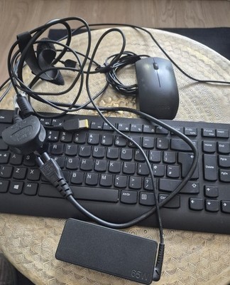 Original Lenovo Netzteil, Tastatur und Maus.
