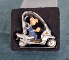 Figurine Joe Bar Team en résine Jean Raoul Aussec BMW C1 Jb38