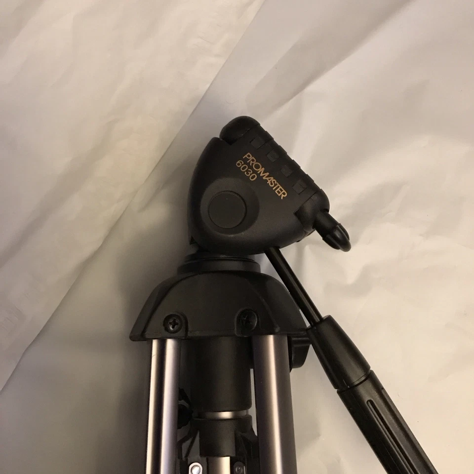 ProMaster 6030 Table Top Camera /Video Cam Tripod Quick Release Pan/Tilt Head - Image 2 of 2