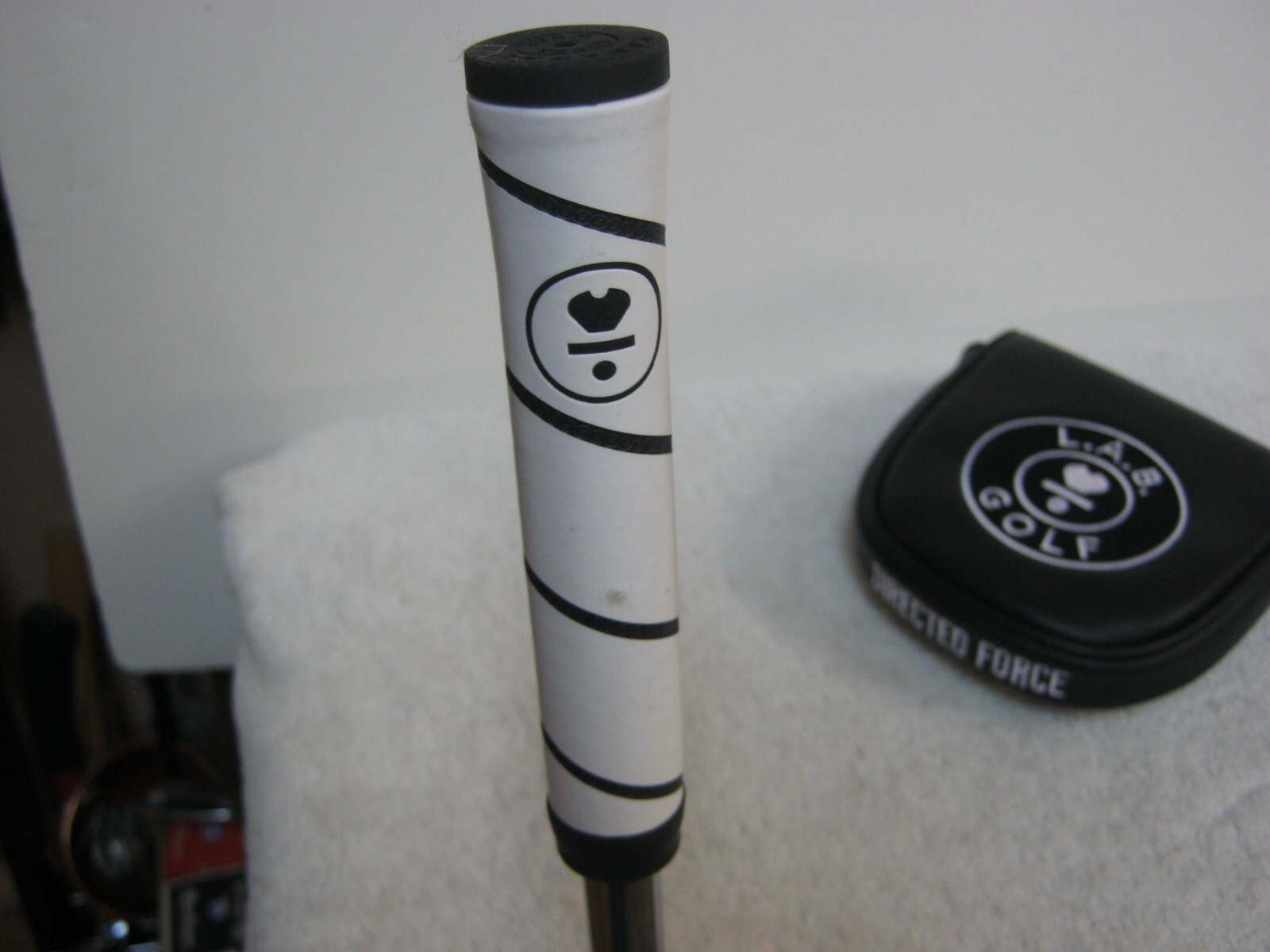 L.A.B Golf Directed Force 2.1 Broomstick Putter. RH, 44', W/Head Cover