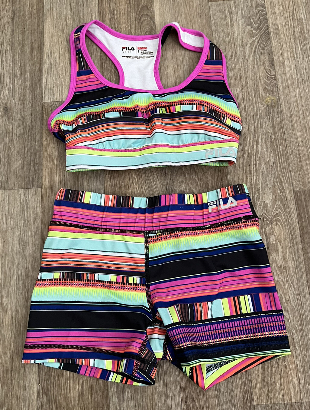Fila Neon Set Allenamento Reggiseno e Pantaloncini Sportivi XS S Brillante Corsa Atletica