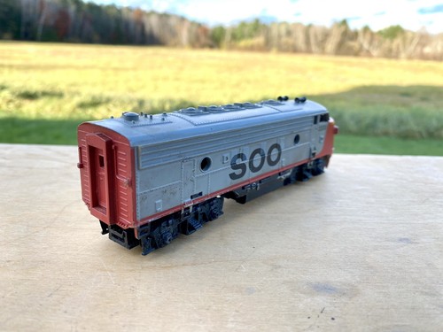 Life-Like F-7 Diesel Locomotive SOO Line #2203 For Repair HO Scale - Picture 4 of 7