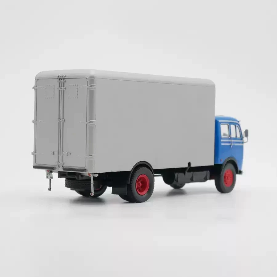 ixo 1:43 Mercedes-Benz LP334 Refrigerated Truck Diecast Model - Image 2 of 4