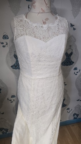 Stunning White Mermaid Lace Wedding Dress, Vivian Diamond Dessy Collection 18 - Picture 4 of 8