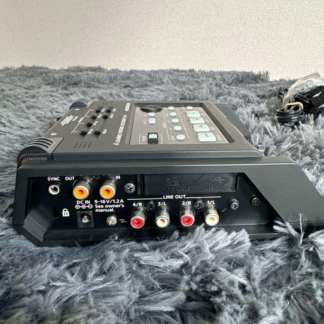Roland EDIROL R-44 4-Channel Field Recorder Portable Multitrack