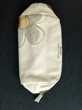 Marc Jacobs Daisy Make-up Bag. Brand New With Out Packaging.