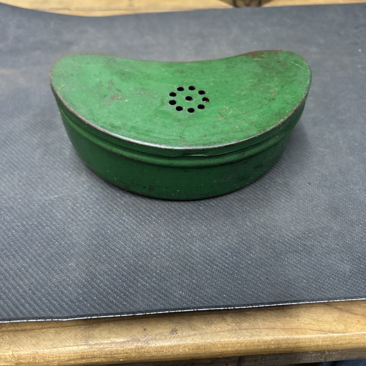 belt bait box fishing Jarvis Walker Bucket with This compact bait box clips securely to a wader belt Scratch Tackle's belt lure box,