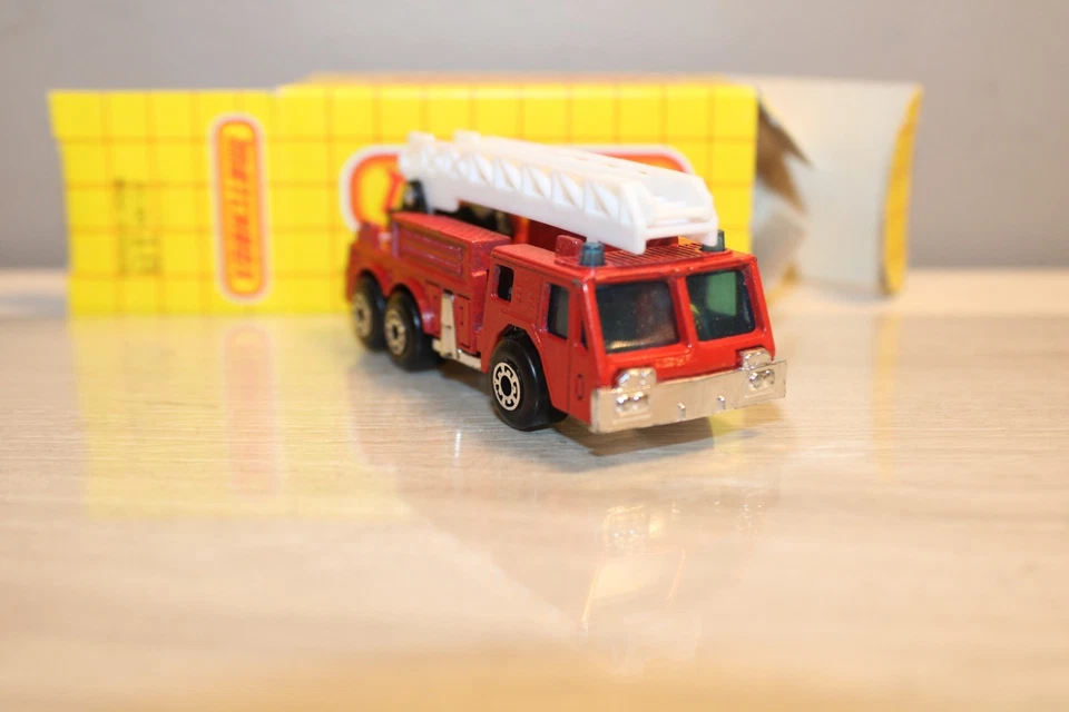 MATCHBOX MB18 LADDER FIRE ENGINE FIRE NO TEMPA NOS VINTAGE 1982 - Image 3 of 4