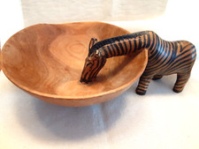 Carved Wooden8 Inch Bowl Dish With Giraffe Handle
