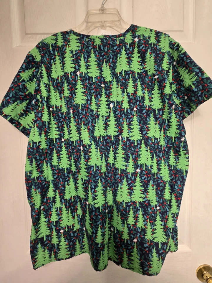 UA Scrubs Scrub Top tamanho L-NATAL Verde/Vermelho Árvores-Peito 24"/L 28" - Imagem 2 de 4