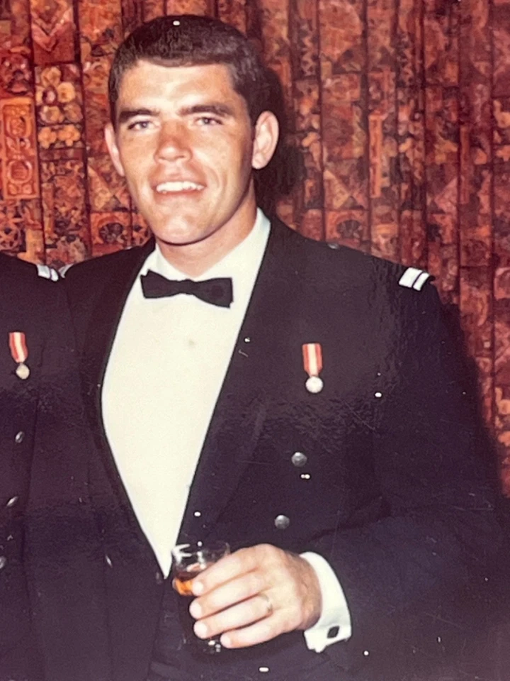 1960 Polaroid Instantánea Dos Jóvenes Oficiales en Esmoquin Desorden Vestido Gay Int Foto Foto 4 de 4