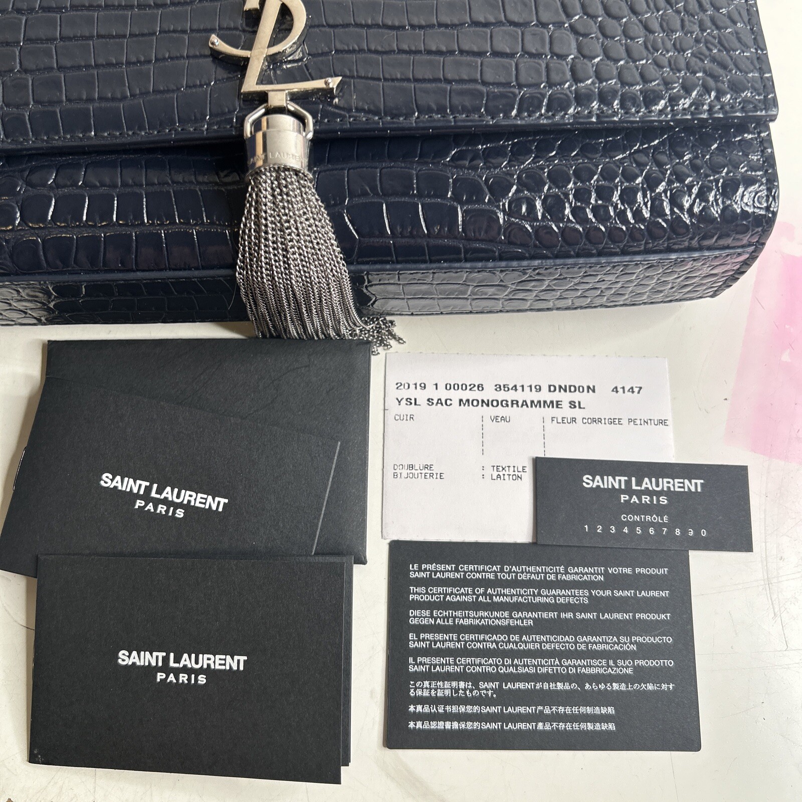 Borsa Yves Saint Laurent con monogramma in rilievo coccodrillo