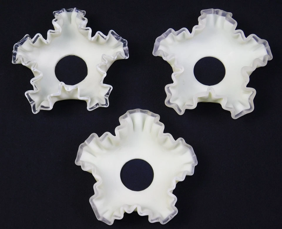 3 velas antiguas victorianas con volantes satinadas de vidrio con cresta BRILLAN Foto 4 de 4