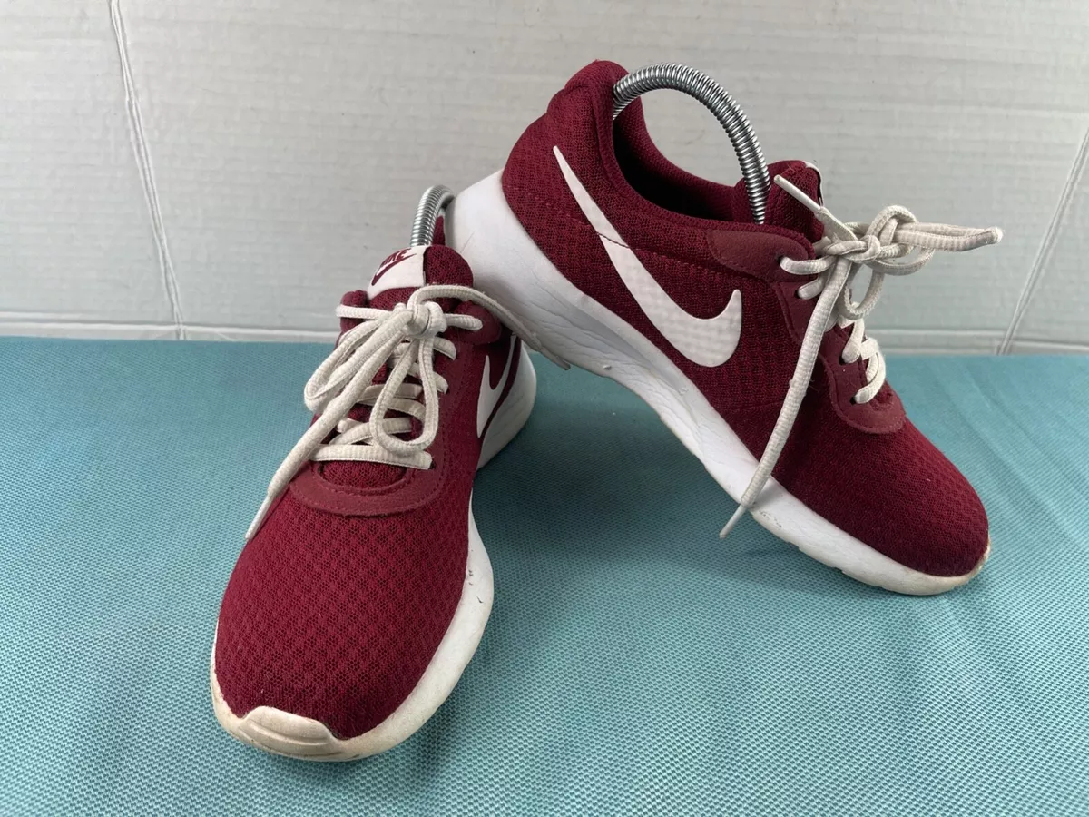 Red nike tanjun best sale womens