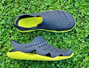 crocs swiftwater wave sandal mens