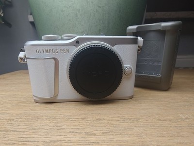 Olympus Pen E-PL9 Kameragehäuse, Weiß