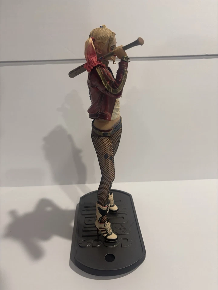Estatua Harley Quinn del Escuadrón Suicida de DC Foto 2 de 4