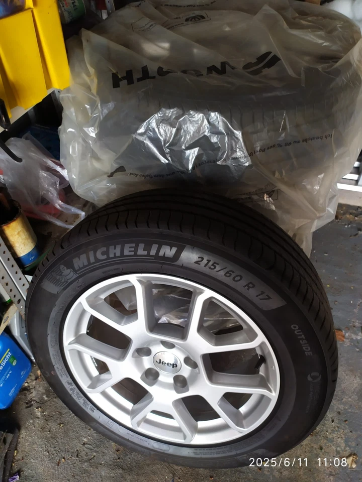 Reifenset 4x Michelin 215/60R17 auf originalen Jeep Felgen - Bild 2 von 4