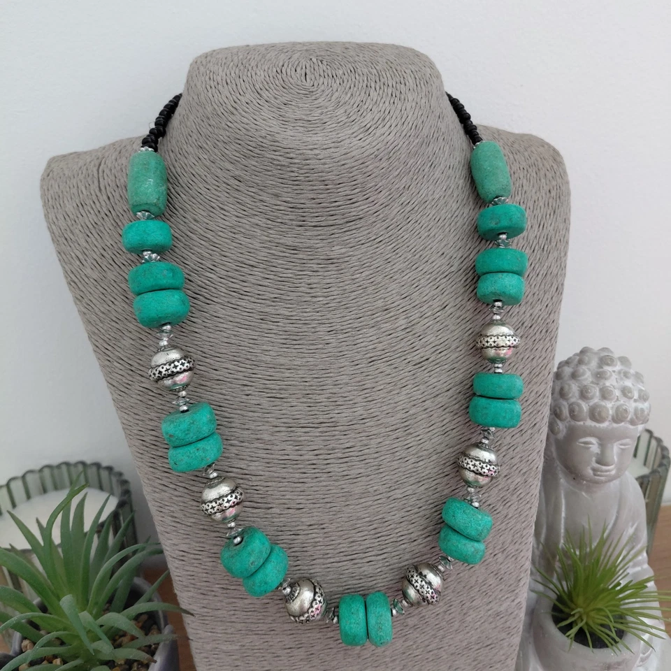 Vintage Necklace Green Stone Beads Black Glass Hippy Bohemian Jewellery - Image 2 of 4